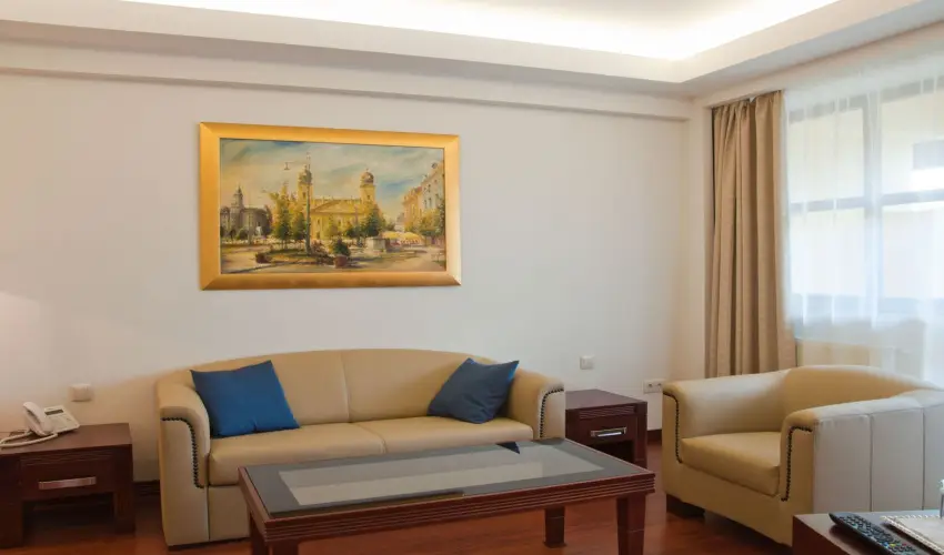 Centrum Hotel Debrecen - Kedvezm�nyes �r csal�dok r�sz�re reggelivel