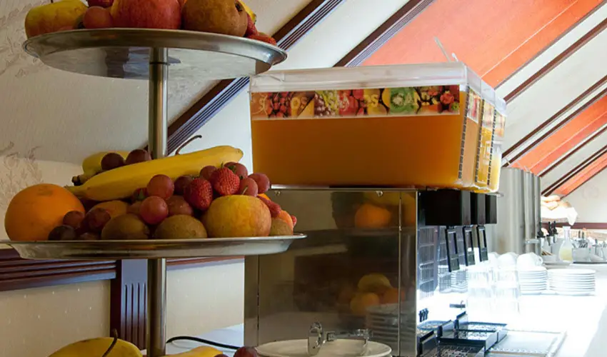 Centrum Hotel Debrecen - Kedvezm�nyes �r csal�dok r�sz�re reggelivel