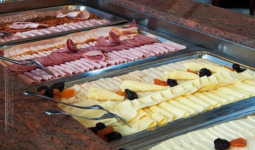 Centrum Hotel Debrecen - Kedvezm�nyes �r csal�dok r�sz�re reggelivel