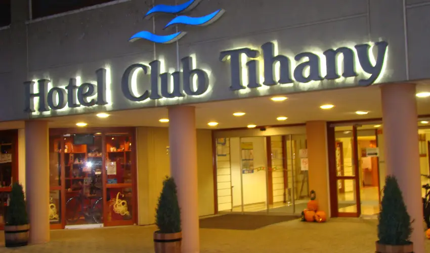 Club Tihany Hotel Tihany - Kedvezmnyes r csaldok rszreak flpanzis elltssal - teljes elrefizetssel (1 jtl)