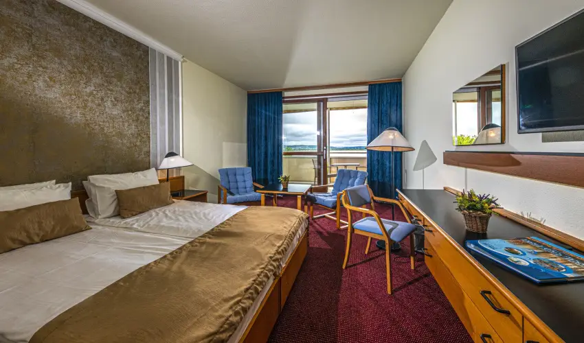 Club Tihany Hotel Tihany - Kedvezmnyes r csaldok rszreak flpanzis elltssal - teljes elrefizetssel (1 jtl)