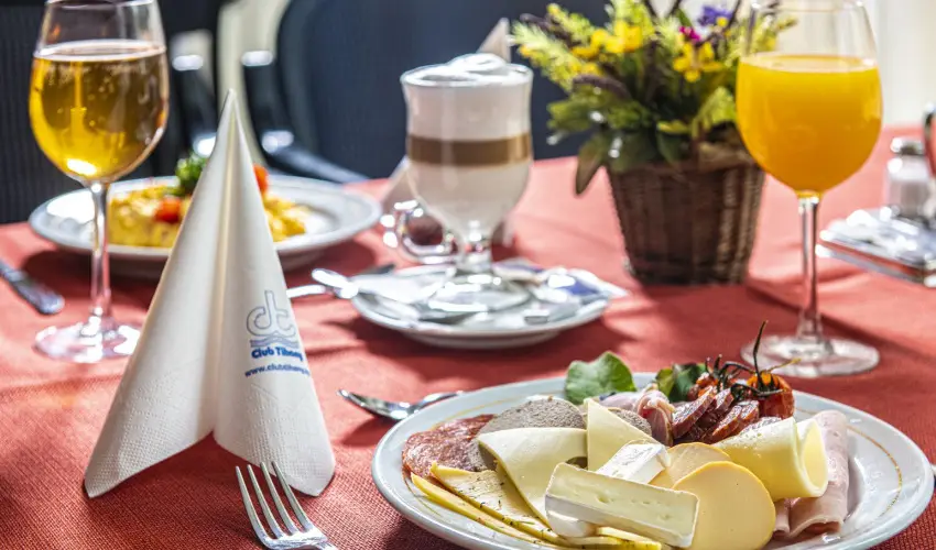 Club Tihany Hotel Tihany - Kedvezmnyes r csaldok rszreak flpanzis elltssal - teljes elrefizetssel (1 jtl)