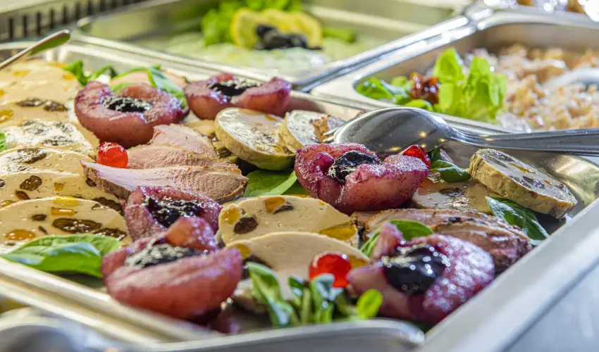 Club Tihany Hotel Tihany - Kedvezmnyes r csaldok rszreak flpanzis elltssal - teljes elrefizetssel (1 jtl)