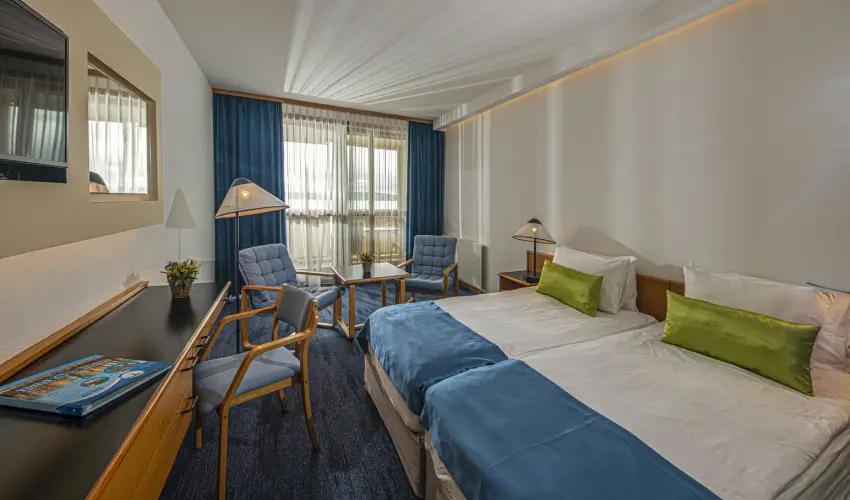 Club Tihany Hotel Tihany - Kedvezmnyes r csaldok rszreak flpanzis elltssal - teljes elrefizetssel (1 jtl)