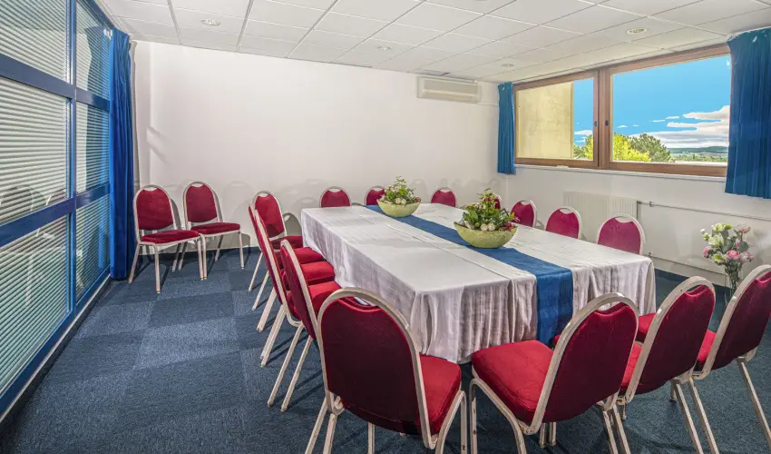 Club Tihany Hotel Tihany - Kedvezmnyes r csaldok rszreak flpanzis elltssal - teljes elrefizetssel (1 jtl)