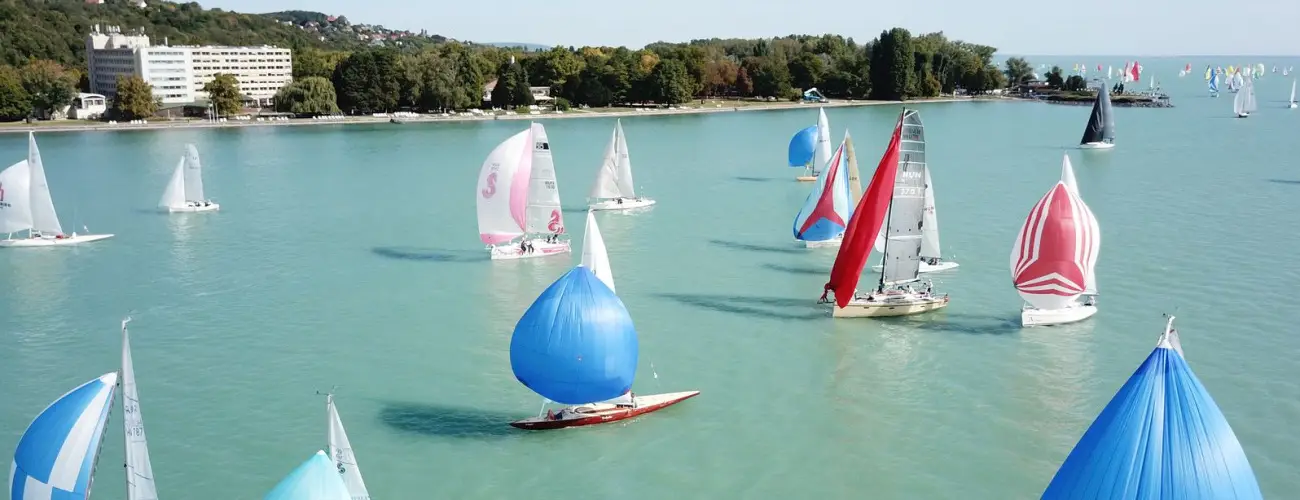 Club Tihany Hotel Tihany - Kedvezmnyes r csaldok rszreak flpanzis elltssal - teljes elrefizetssel (1 jtl)