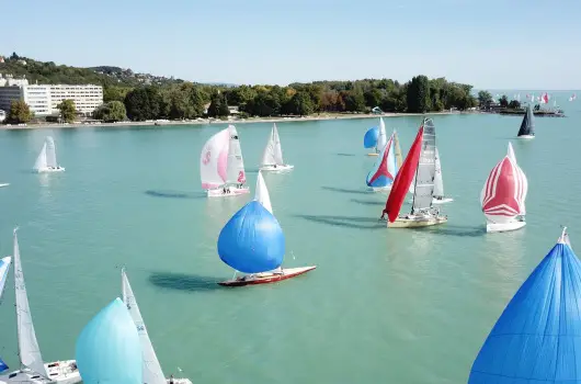 Club Tihany Hotel - Kedvezmnyes r csaldok rszreak flpanzis elltssal - teljes elrefizetssel