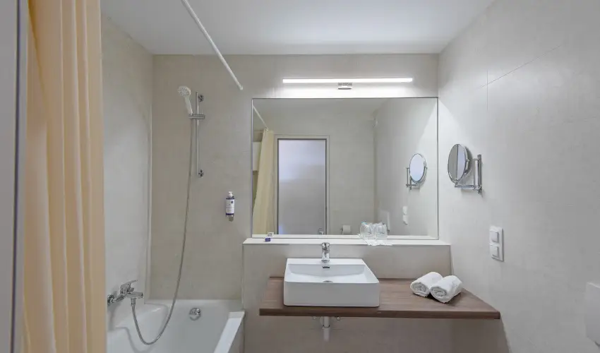 Club Tihany Hotel Tihany - Kedvezmnyes r csaldok rszreak flpanzis elltssal - teljes elrefizetssel (1 jtl)