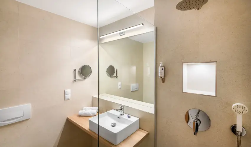 Club Tihany Hotel Tihany - Kedvezmnyes r csaldok rszreak flpanzis elltssal - teljes elrefizetssel (1 jtl)