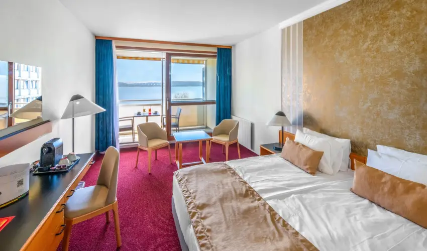 Club Tihany Hotel Tihany - Kedvezmnyes r csaldok rszreak flpanzis elltssal - teljes elrefizetssel (1 jtl)