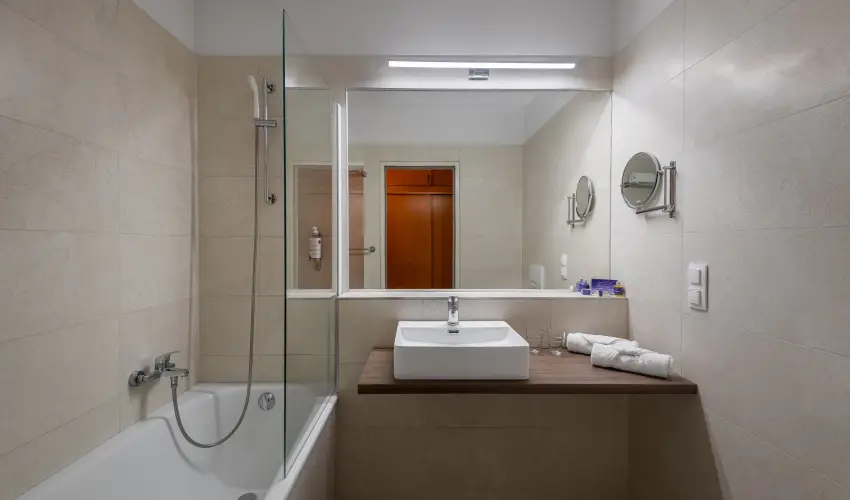 Club Tihany Hotel Tihany - Kedvezmnyes r csaldok rszreak flpanzis elltssal - teljes elrefizetssel (1 jtl)