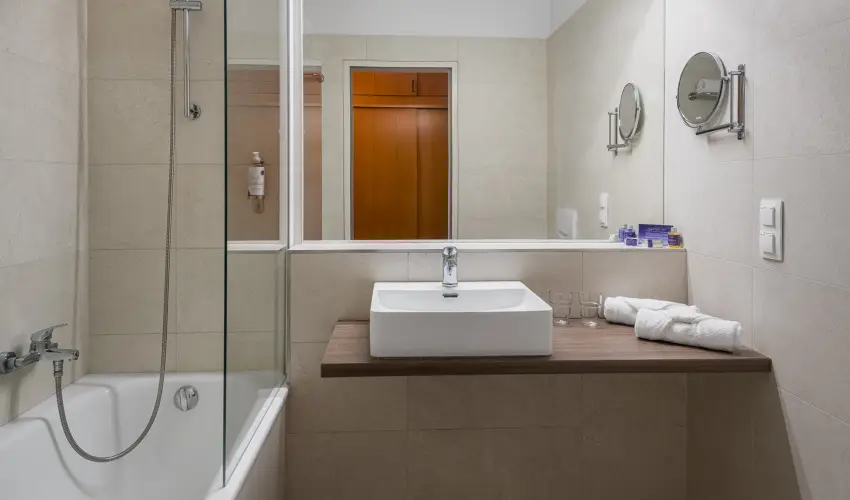 Club Tihany Hotel Tihany - Kedvezmnyes r csaldok rszreak flpanzis elltssal - teljes elrefizetssel (1 jtl)