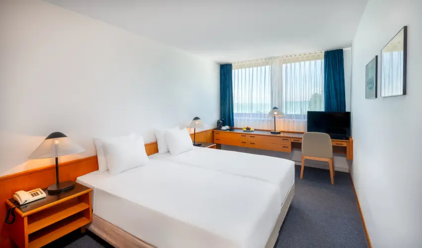 Club Tihany Hotel Tihany - Kedvezmnyes r csaldok rszreak flpanzis elltssal - teljes elrefizetssel (1 jtl)