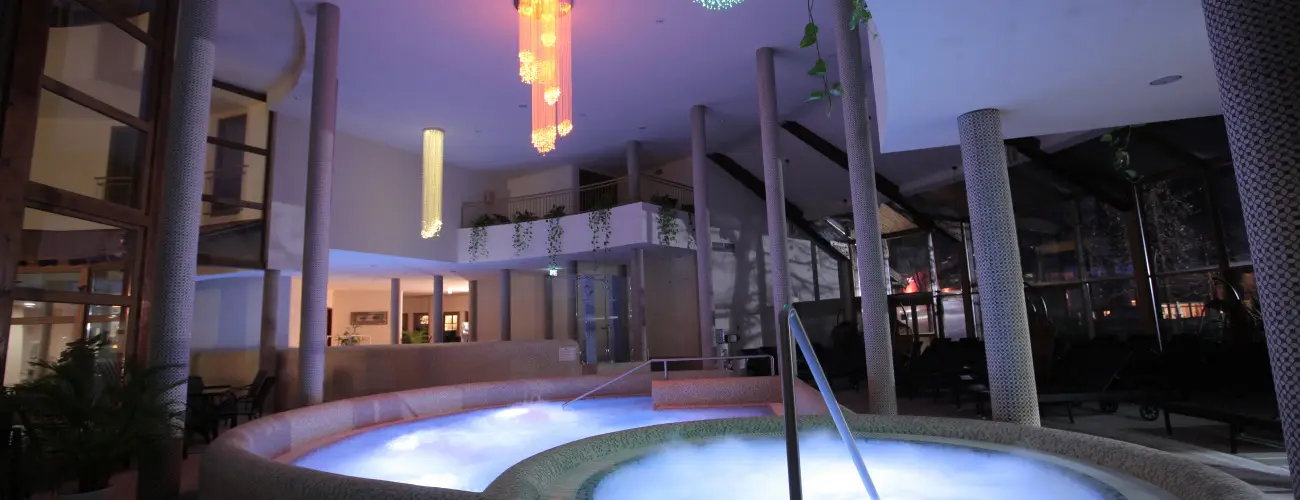 Colosseum Wellness Hotel Mrahalom - Kedvezmnyes r csaldok rszre flpanzival (1 jtl)