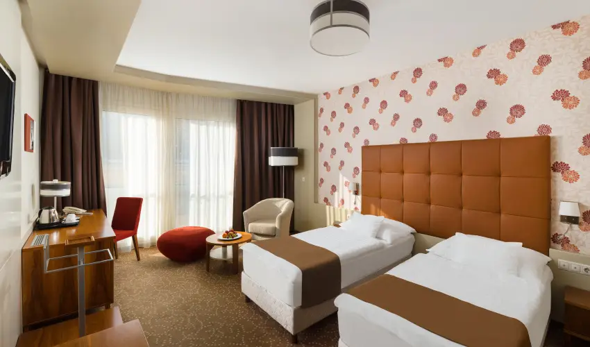 Corso Hotel Pcs Pcs - Kedvezmnyes r csaldok rszre (1 jtl)