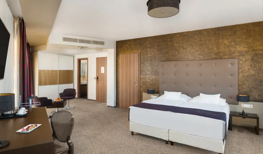 Corso Hotel Pcs Pcs - Kedvezmnyes r csaldok rszre (1 jtl)