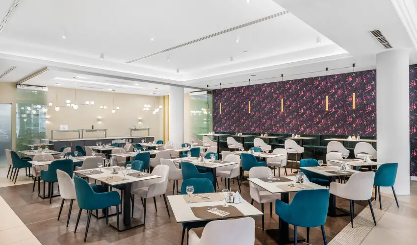 Corso Hotel Pcs Pcs - Kedvezmnyes r csaldok rszre (1 jtl)