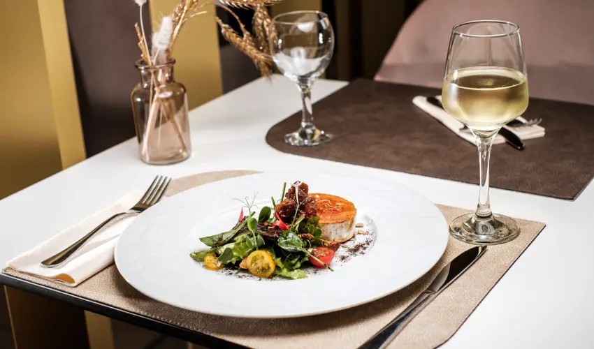 Corso Hotel Pcs Pcs - Kedvezmnyes r csaldok rszre (1 jtl)