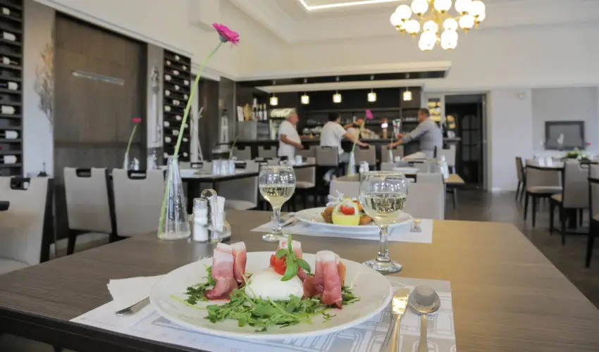 Duna Wellness Hotel Baja - Kedvezményes ár családok részéreak félpanziós ellátással (1 éjtől)