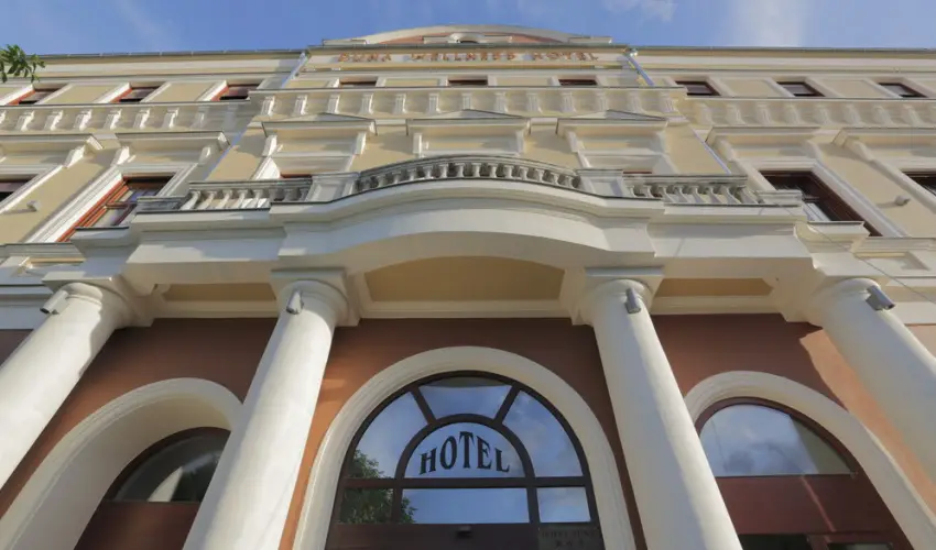 Duna Wellness Hotel Baja - Kedvezményes ár családok részéreak félpanziós ellátással (1 éjtől)