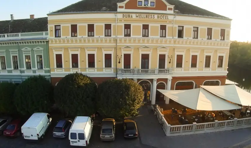 Duna Wellness Hotel Baja - Kedvezményes ár családok részéreak félpanziós ellátással (1 éjtől)