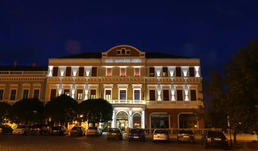 Duna Wellness Hotel Baja - Kedvezményes ár családok részéreak félpanziós ellátással (1 éjtől)