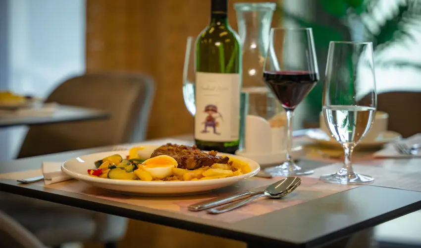 Eleven Business & Sport Hotel Jszrokszlls - Kedvezmnyes r csaldok rszreak flpanzival (1 jtl)