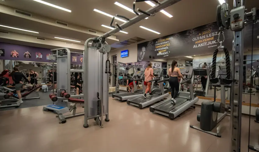 Eleven Business & Sport Hotel Jszrokszlls - Kedvezmnyes r csaldok rszreak flpanzival (1 jtl)