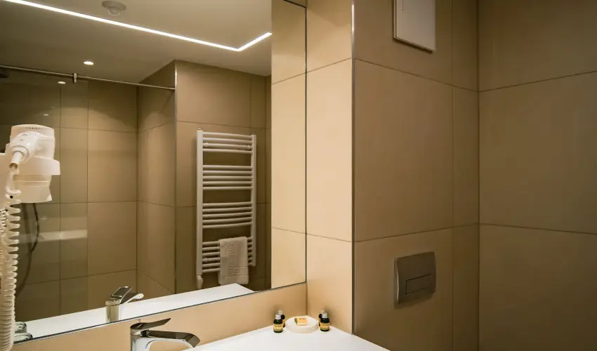 Eleven Business & Sport Hotel Jszrokszlls - Kedvezmnyes r csaldok rszreak flpanzival (1 jtl)