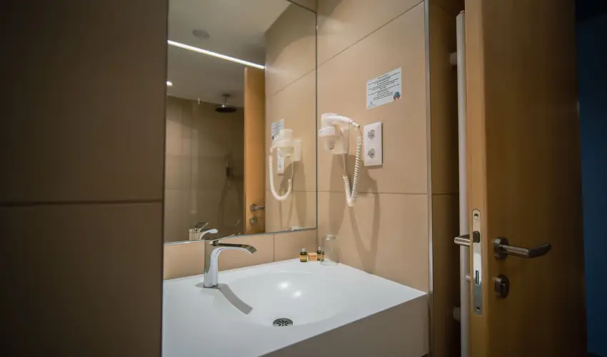 Eleven Business & Sport Hotel Jszrokszlls - Kedvezmnyes r csaldok rszreak flpanzival (1 jtl)