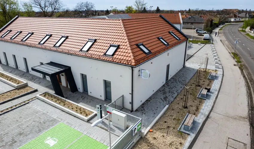 Eleven Business & Sport Hotel Jszrokszlls - Kedvezmnyes r csaldok rszreak flpanzival (1 jtl)