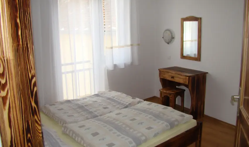 EMAN Apartmanh�z S�rv�r S�rv�r - Sz�pk�rty�s aj�nlat (min. 3 �j)