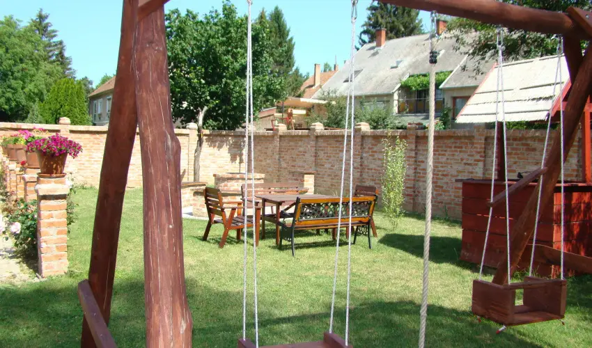 EMAN Apartmanh�z S�rv�r S�rv�r - Sz�pk�rty�s aj�nlat (min. 3 �j)