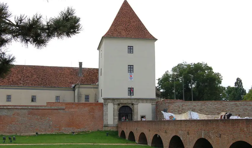 EMAN Apartmanh�z S�rv�r S�rv�r - Sz�pk�rty�s aj�nlat (min. 3 �j)