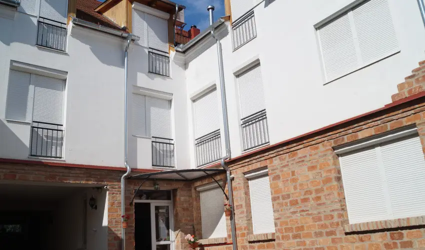 EMAN Apartmanh�z S�rv�r S�rv�r - Sz�pk�rty�s aj�nlat (min. 3 �j)