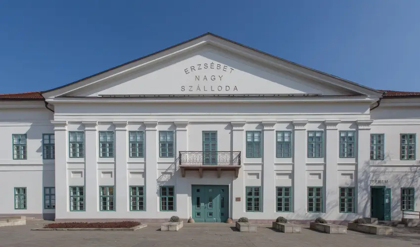 Erzsbet Nagy Szlloda Paks - Karcsonyi csomagajnlat (min. 2 j)