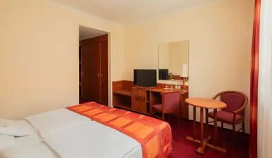 Erzs�bet Park Hotel Par�df�rd�