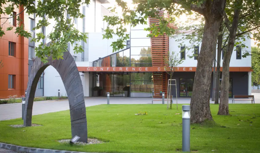 Four Points by Sheraton Kecskemt Hotel & Konferenciakzpont Kecskemt - Kedvezmnyes r csaldok rszreak reggelivel (1 jtl)