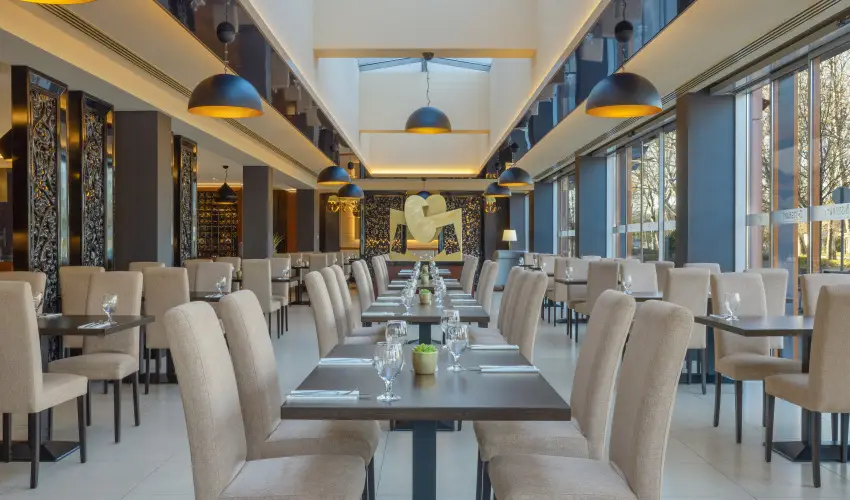 Four Points by Sheraton Kecskemt Hotel & Konferenciakzpont Kecskemt - Kedvezmnyes r csaldok rszreak reggelivel (1 jtl)