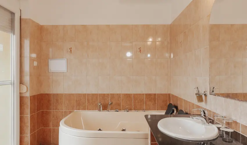 Fried Kast�ly Hotel Simontornya - Vissza nem t�r�tend� �r f�lpanzi�val (1 �jt�l)