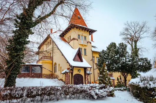 Fried Kast�ly Hotel - Vissza nem t�r�tend� �r f�lpanzi�val