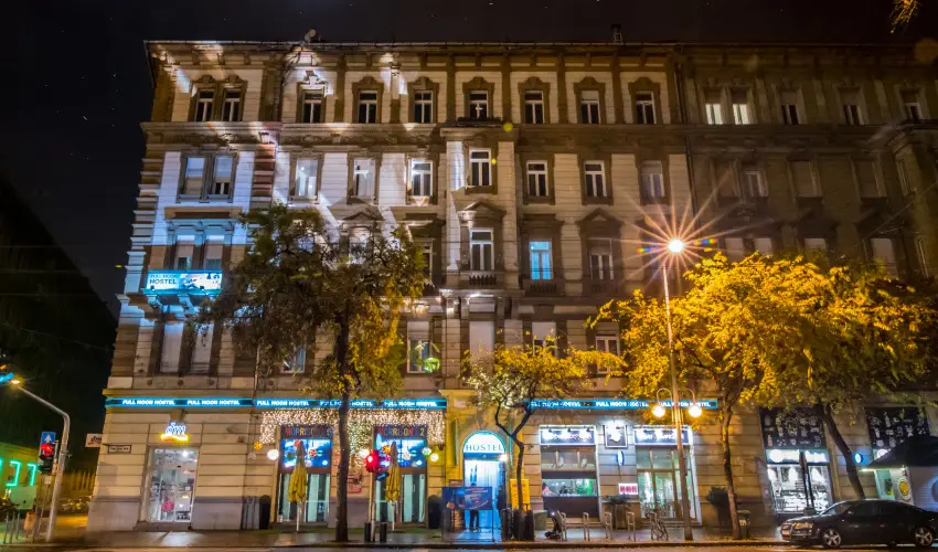 Full Moon Budapest - Kedvezmnyes r csaldok rszreak