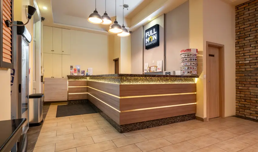 Full Moon Budapest - Kedvezmnyes r csaldok rszreak