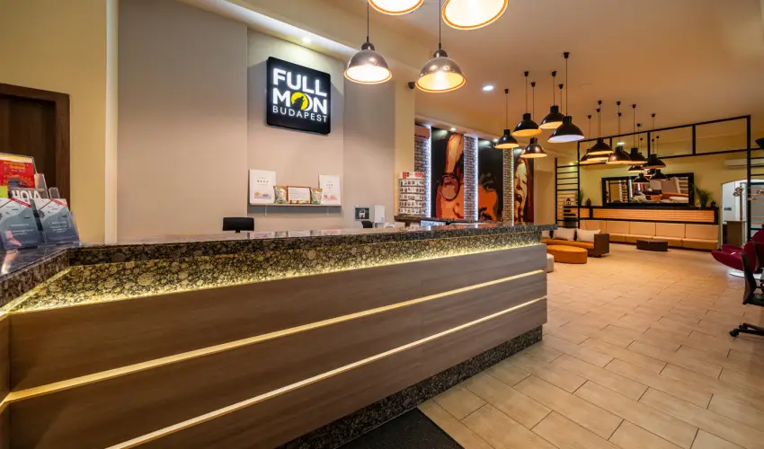 Full Moon Budapest - Kedvezmnyes r csaldok rszreak