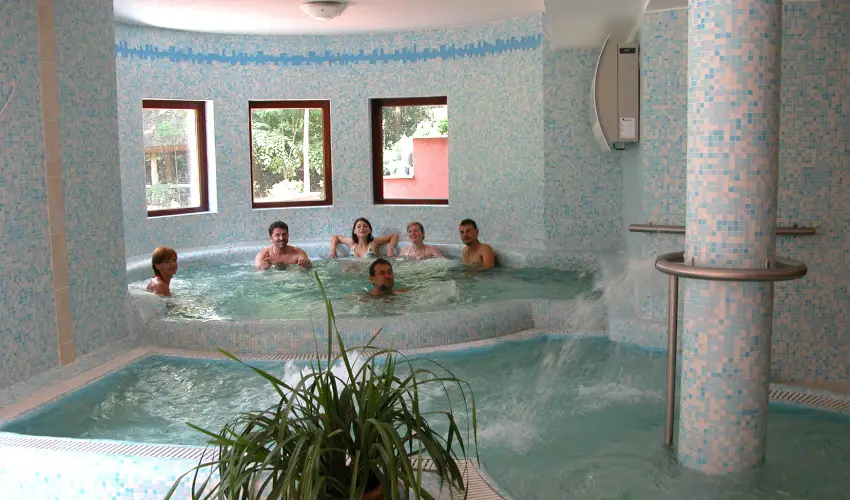 Gerby Kria Hotel s Lovasudvar Lajosmizse - Kedvezmnyes r csaldok rszreak (1 jtl)