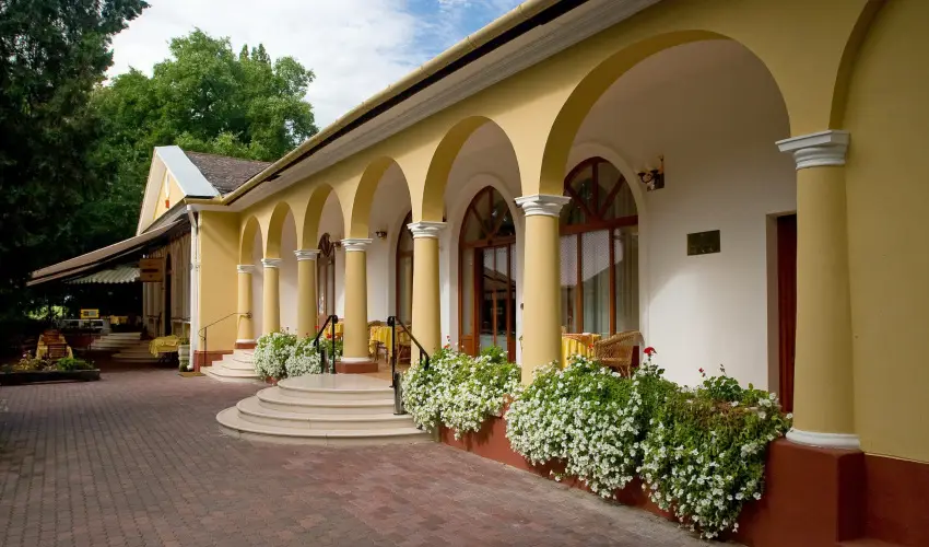 Gerby Kria Hotel s Lovasudvar Lajosmizse - Kedvezmnyes r csaldok rszreak (1 jtl)