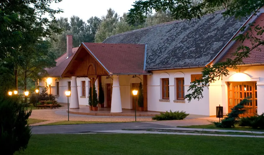 Gerby Kria Hotel s Lovasudvar Lajosmizse - Kedvezmnyes r csaldok rszreak (1 jtl)