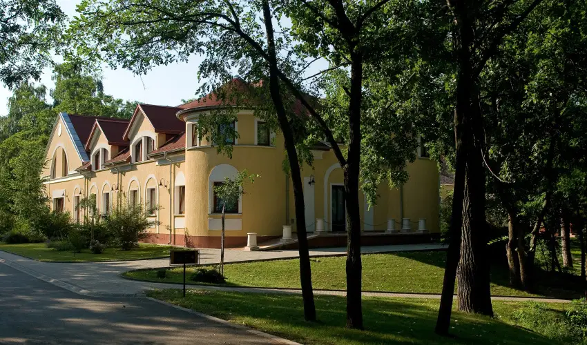 Gerby Kria Hotel s Lovasudvar Lajosmizse - Kedvezmnyes r csaldok rszreak (1 jtl)