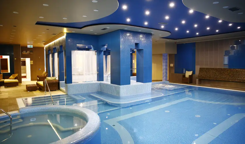 Golden Ball Club Hotel Gy�r - Kedvezm�nyes �r csal�dok r�sz�reak reggelis ell�t�ssal (1 �jt�l)