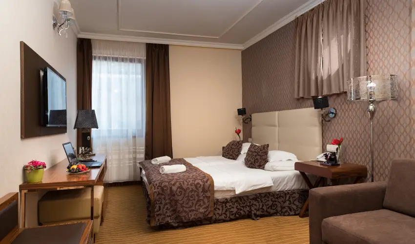 Golden Ball Club Hotel Gy�r - Kedvezm�nyes �r csal�dok r�sz�reak reggelis ell�t�ssal (1 �jt�l)